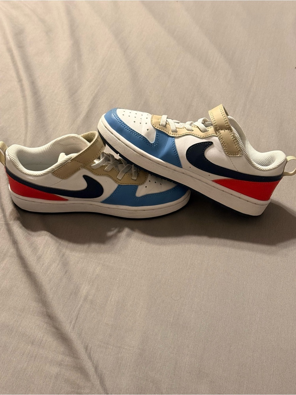 Nike Court Borough Low Youth Size 2Y White Blue Red Hook & Loop Sneakers - Picture 2 of 3